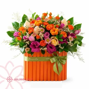 باکس گل کد 015 گلدون با رز نارنجی، رز مینیاتوری، لیسیانتوس بنفش، پنبه و گلهای فصلی در باکس مستطیلی نارنجی از فروشگاه گلدون،goldoon.net