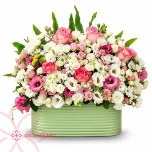 باکس گل کد 011 گلدون با رز هلندی صورتی، رز مینیاتوری، لیسیانتوس، کرزنتیا و داوودی مینی در باکس مستطیلی سبز
