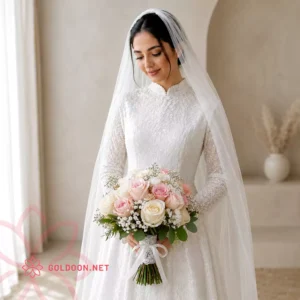 دسته گل عروس کد 001 با گل های رز سفید و صورتی روشن و ژِیپسوفیلیا در دستان عروس از فروشگاه گلدون