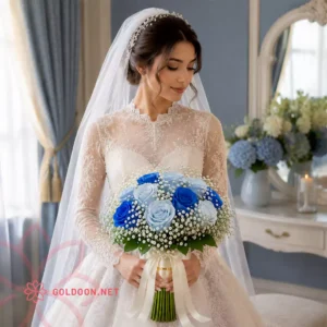 دسته گل عروس کد 002 با رز آبی و گل عروس ژیپسوفیلیا پرپشت با بسته بندی روبان ساتن کرم در دستان عروس خانم