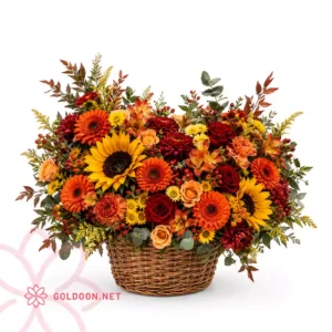 سبد گل کد 002 با ترکیب پاییزی آفتابگردان، ژربرا، رز و داوودی در سبد حصیری، روی پسزمینه سفید