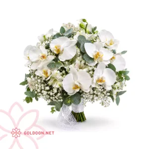 دسته گل عروس ارکیده کد 011 با ترکیب ارکیده فالانوپسیس سفید، آلسترومریا و ژیپسوفیلا، بسته‌بندی‌شده با روبان ساتن سفید در فروشگاه گلدون goldoon.net