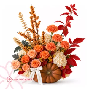 باکس گل کدو تنبل کد 041 با میخک نارنجی، رز هلویی و شاخه‌های پاییزی در کدو تنبل واقعی؛ باکس گل هالووین گلدون